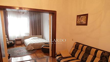 Cozy two- bedroom apartment near Military Academy