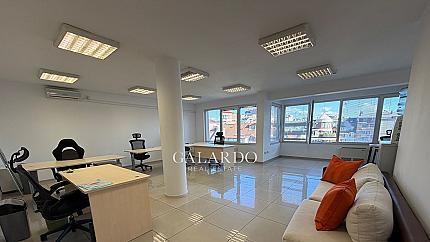 Офис в Бизнес сграда