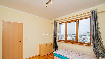 Просторен тристаен апартамент в кв. Бъкстон