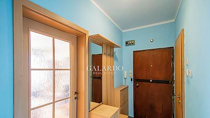 Просторен тристаен апартамент в кв. Бъкстон