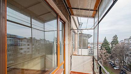 Просторен тристаен апартамент в кв. Бъкстон