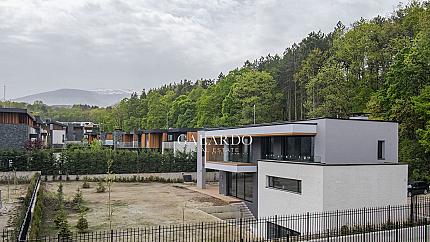 Прекраснa еднофамилна къщa в Панчарево