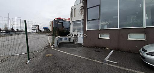 Бизнес сграда в близост до Околовръстен път