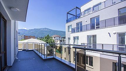 New apartment with three bedrooms and a large terrace in Krastova Vada