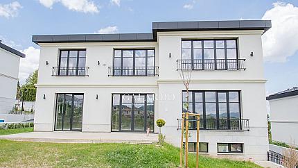 Просторна еднофамилна къща в сърцето на Симеоново