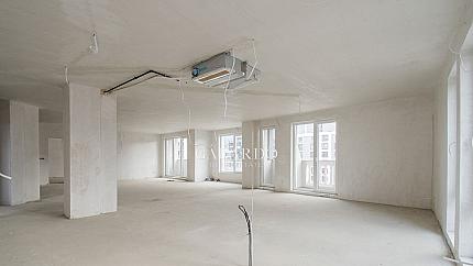 Просторен апартамент с три спални до новата детска градина в кв. "Манастирски ливади-изток"