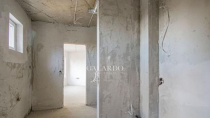 Просторен апартамент с три спални до новата детска градина в кв. "Манастирски ливади-изток"