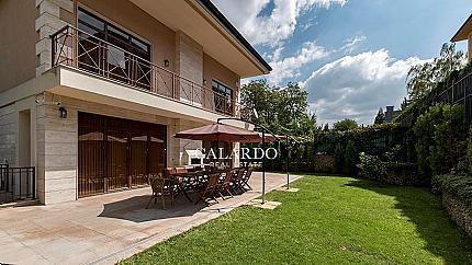 Луксозна резиденция на ул. "Секвоя"