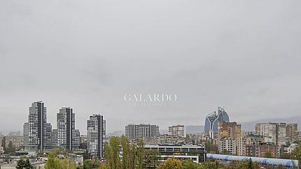 Тристаен апартамент в кв. Изток в затворен комплекс