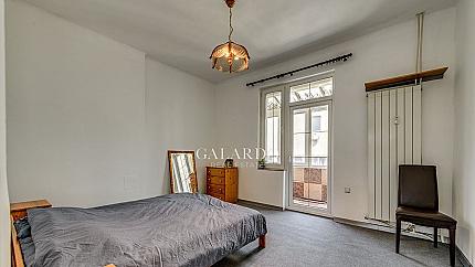 Многостаен имот на метри от площад „Народно събрание“