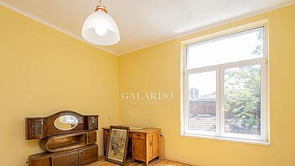 Четиристаен апартамент в центъра на София