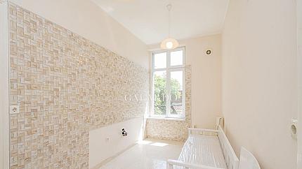 Четиристаен апартамент в центъра на София