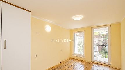 Четиристаен апартамент в центъра на София