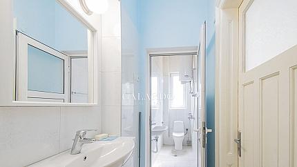 Четиристаен апартамент в центъра на София