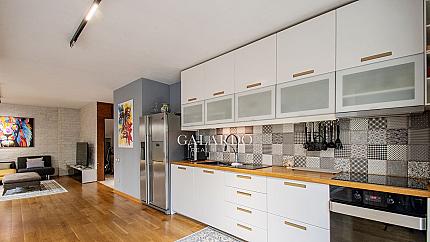 Тристаен апартамент в к-с Флора Парк