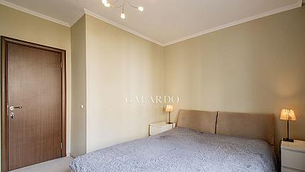 Тристаен апартамент в к-с Флора Парк