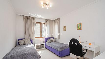 Тристаен апартамент в к-с Флора Парк