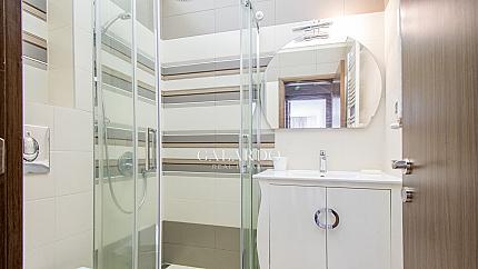 Тристаен апартамент в к-с Флора Парк