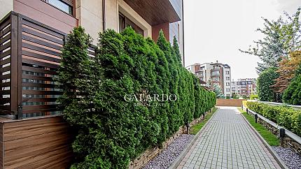 Тристаен апартамент в к-с Флора Парк