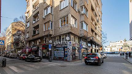 Multi-room property meters from National Assembly Square