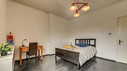 Multi-room property meters from National Assembly Square