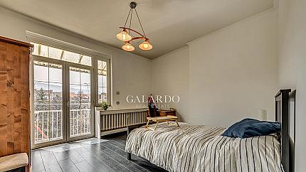 Multi-room property meters from National Assembly Square