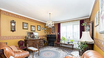 Елегантен четиристаен апартамент до пл. Народно събрание