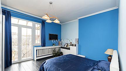 Елегантен четиристаен апартамент до пл. Народно събрание