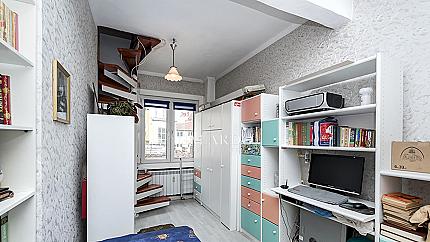 Елегантен четиристаен апартамент до пл. Народно събрание