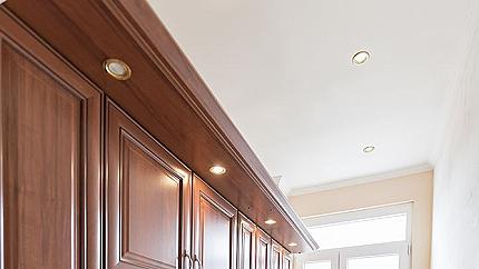 Елегантен четиристаен апартамент до пл. Народно събрание