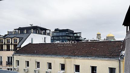 Елегантен четиристаен апартамент до пл. Народно събрание