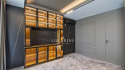 Луксозен мезонет със собствен двор в престижен затворен комплекс