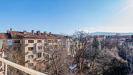 Многостаен имот на метри от площад „Народно събрание“