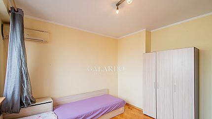 Просторен тристаен апартамент в кв. Бъкстон