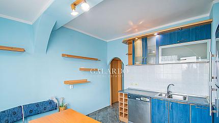 Просторен тристаен апартамент в кв. Бъкстон