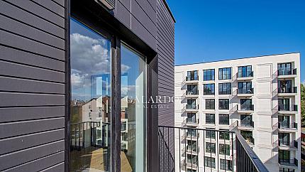 Тристаен апартамент в затворен комплекс в Красно село