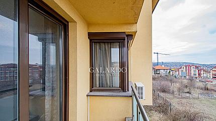 Просторен двустаен апартамент в кв. Бояна