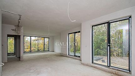 Просторна еднофамилна къща в нов затворен комплекс