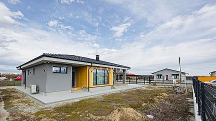 Красива къща с три спални в Оризаре