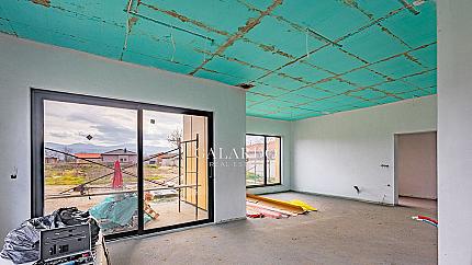 Красива къща с три спални в Оризаре