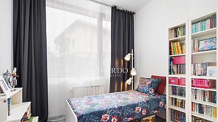 Стилен тристаен апартамент до Резиденция Бояна