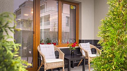 Стилен тристаен апартамент до Резиденция Бояна