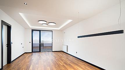 Стилен и просторен апартамент в сграда Ru House