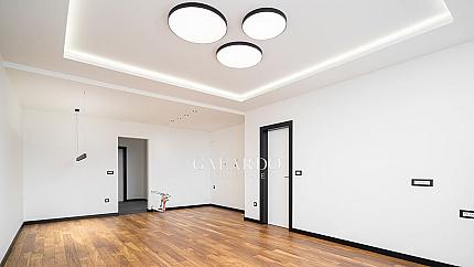 Стилен и просторен апартамент в сграда Ru House