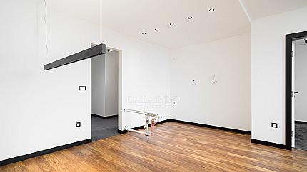 Стилен и просторен апартамент в сграда Ru House