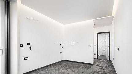 Стилен и просторен апартамент в сграда Ru House