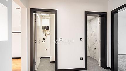 Стилен и просторен апартамент в сграда Ru House