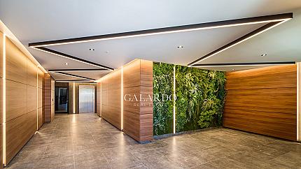 Стилен и просторен апартамент в сграда Ru House