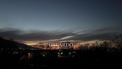 Тристаен апартамент за продажба във в.з.Американски колеж