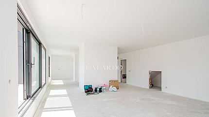 Великолепен пентхаус в бутикова сграда в кв.Изток